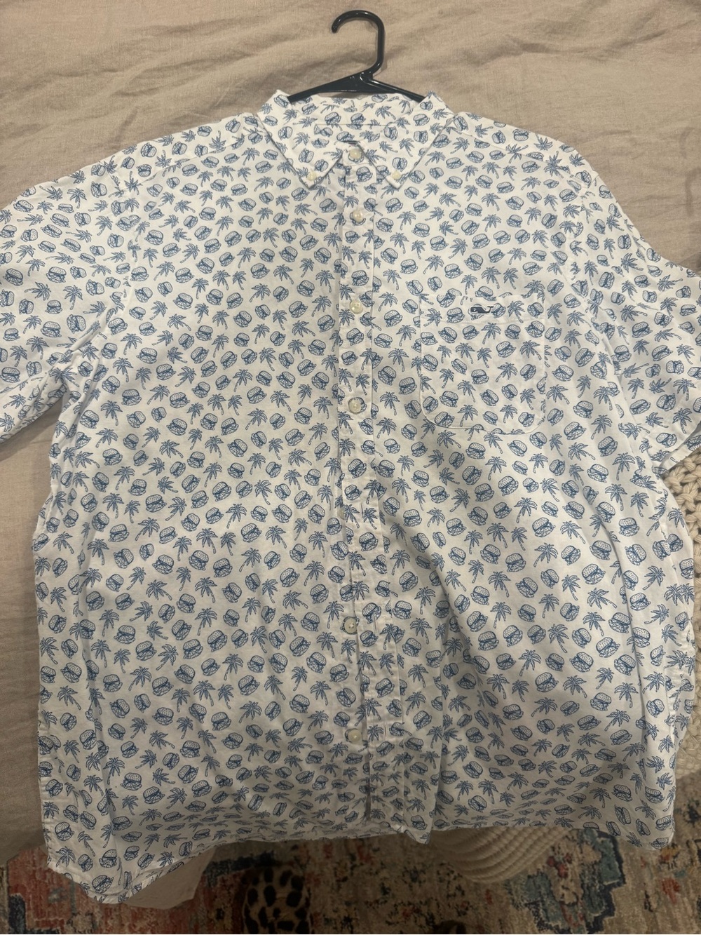 Vineyard Vines White Short-Sleeve Button-Down with Blue palm/shell motif